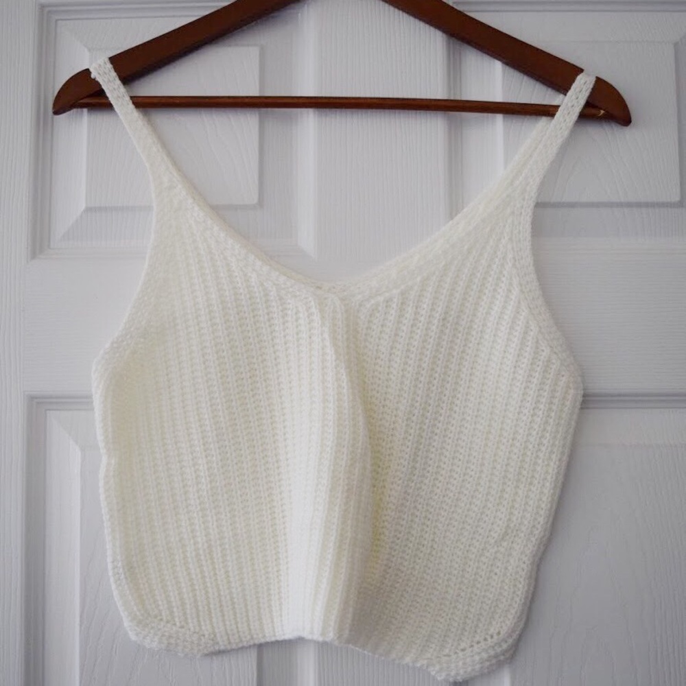 ❌ SOLT OUT❌ White Ribbed Knit Crop Top - Picture 2 of 5